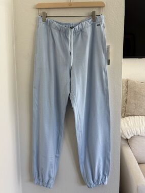 Vuori halo modern sweatpants, soft sky Heather size small.